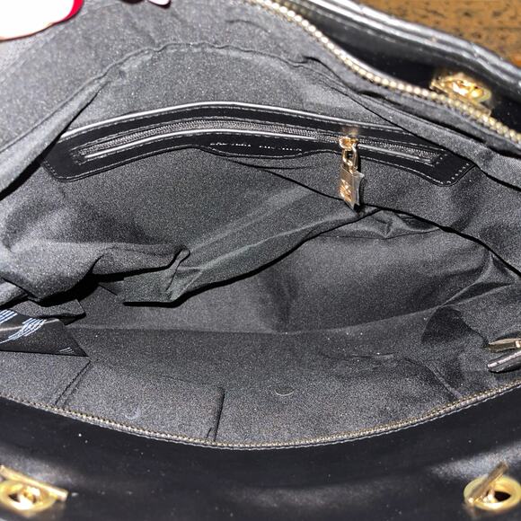 Badgley Mischka Large Tote Bag Quilted Gold Chain Accent New With Tags - Picture 4 of 7